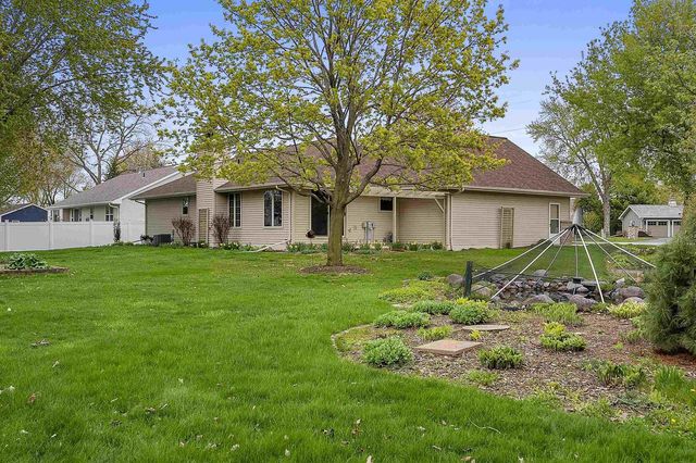 2298 LOST DAUPHIN ROAD, De Pere, WI 54115