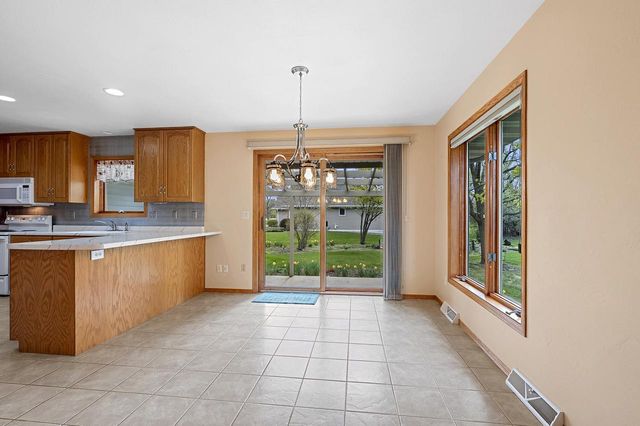 2298 LOST DAUPHIN ROAD, De Pere, WI 54115