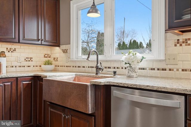 26 WOOD LN, Malvern, PA 19355
