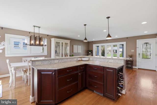 26 WOOD LN, Malvern, PA 19355