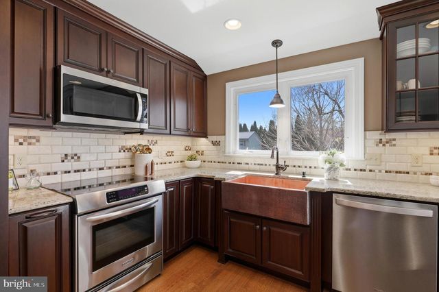 26 WOOD LN, Malvern, PA 19355