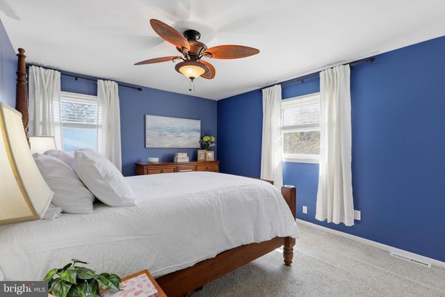 26 WOOD LN, Malvern, PA 19355