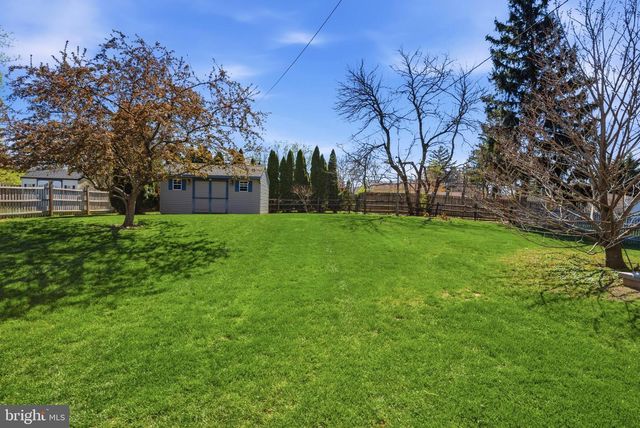26 WOOD LN, Malvern, PA 19355