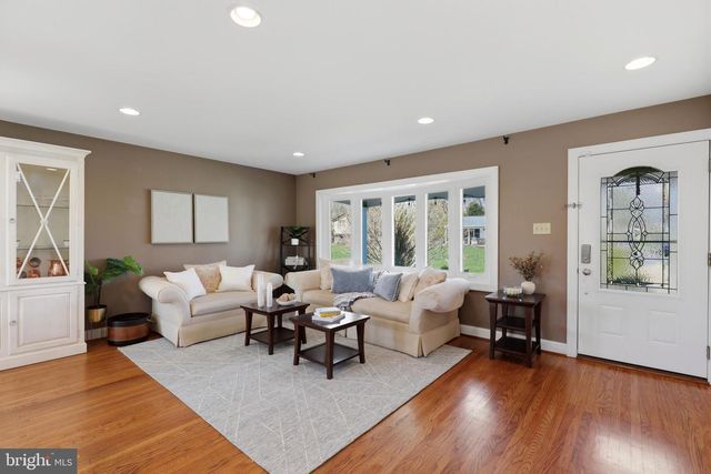 26 WOOD LN, Malvern, PA 19355