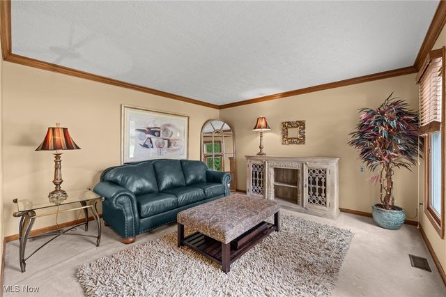 71 Steeplechase Lane, Munroe Falls, OH 44262