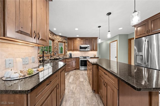 71 Steeplechase Lane, Munroe Falls, OH 44262