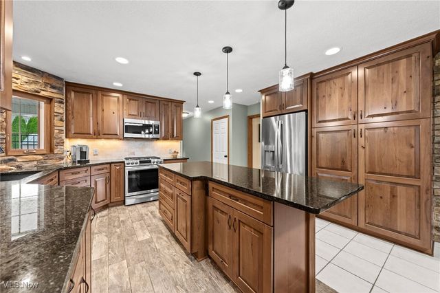 71 Steeplechase Lane, Munroe Falls, OH 44262