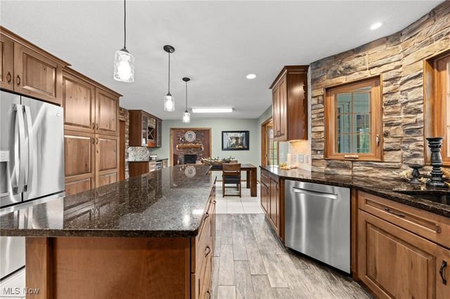 71 Steeplechase Lane, Munroe Falls, OH 44262