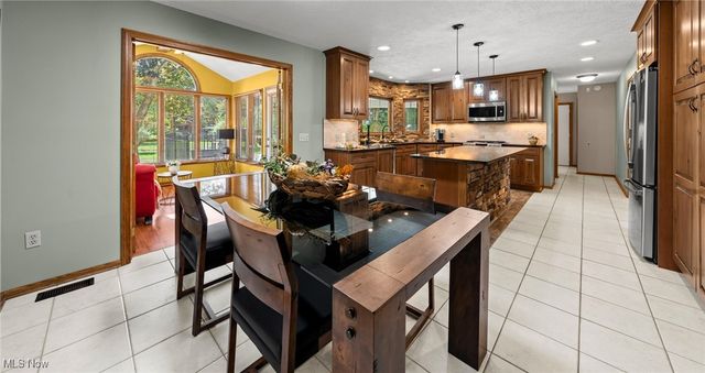 71 Steeplechase Lane, Munroe Falls, OH 44262