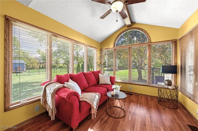 71 Steeplechase Lane, Munroe Falls, OH 44262