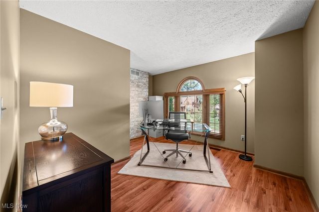 71 Steeplechase Lane, Munroe Falls, OH 44262