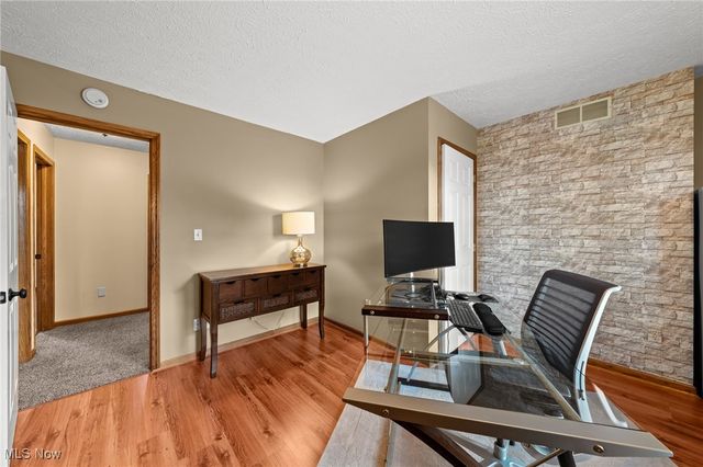 71 Steeplechase Lane, Munroe Falls, OH 44262