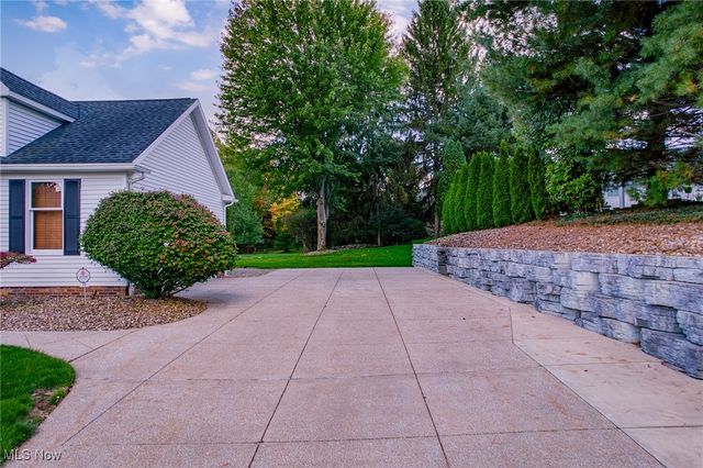 71 Steeplechase Lane, Munroe Falls, OH 44262