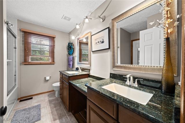 71 Steeplechase Lane, Munroe Falls, OH 44262