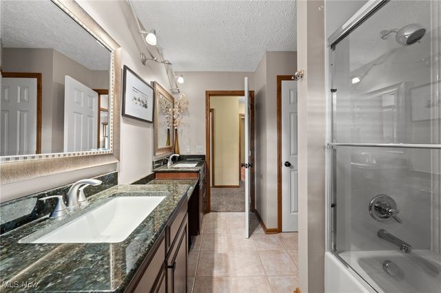 71 Steeplechase Lane, Munroe Falls, OH 44262