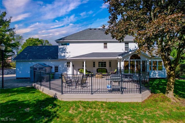 71 Steeplechase Lane, Munroe Falls, OH 44262