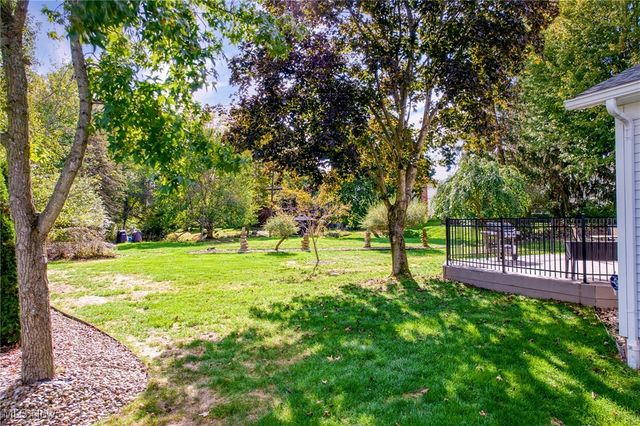 71 Steeplechase Lane, Munroe Falls, OH 44262