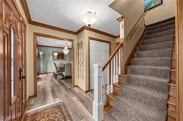 71 Steeplechase Lane, Munroe Falls, OH 44262