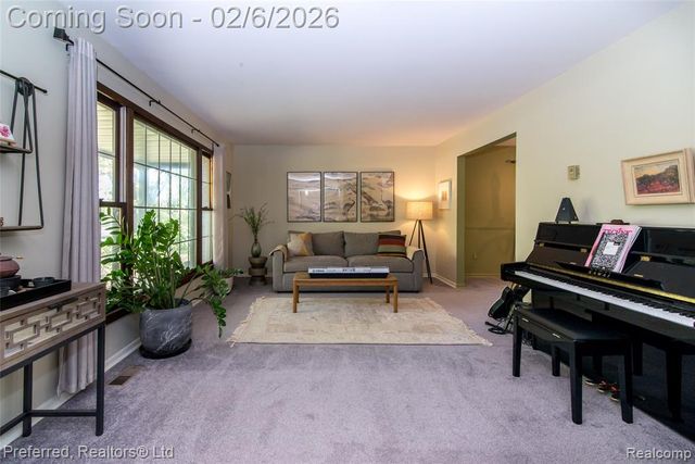 46701 N Territorial Road, Plymouth, MI 48170