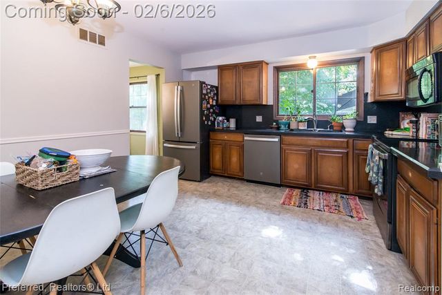 46701 N Territorial Road, Plymouth, MI 48170