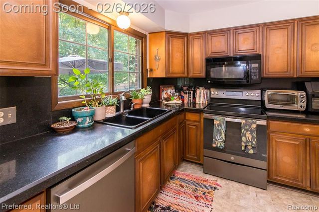 46701 N Territorial Road, Plymouth, MI 48170