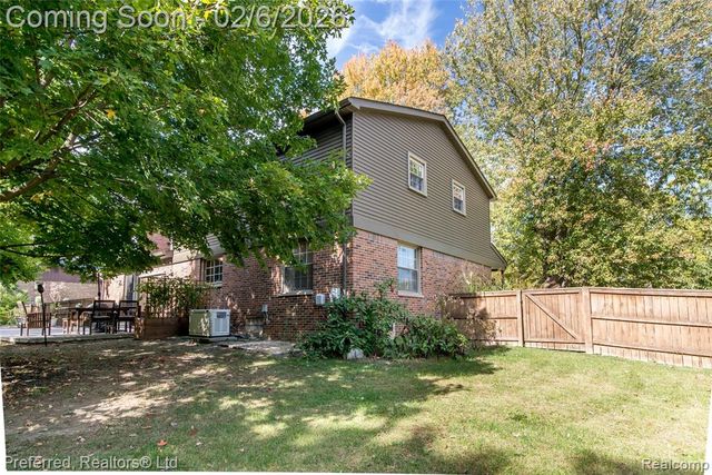 46701 N Territorial Road, Plymouth, MI 48170