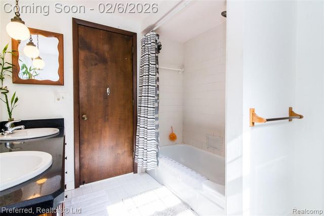 46701 N Territorial Road, Plymouth, MI 48170