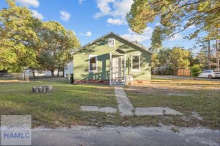 241 S Elm Lane, Jesup, GA 31546