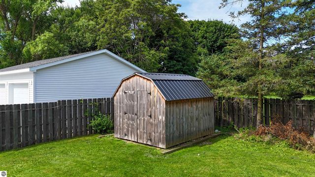 309 N 2nd Street, Shepherd, MI 48883