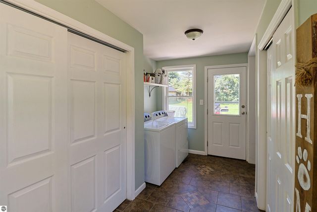 309 N 2nd Street, Shepherd, MI 48883