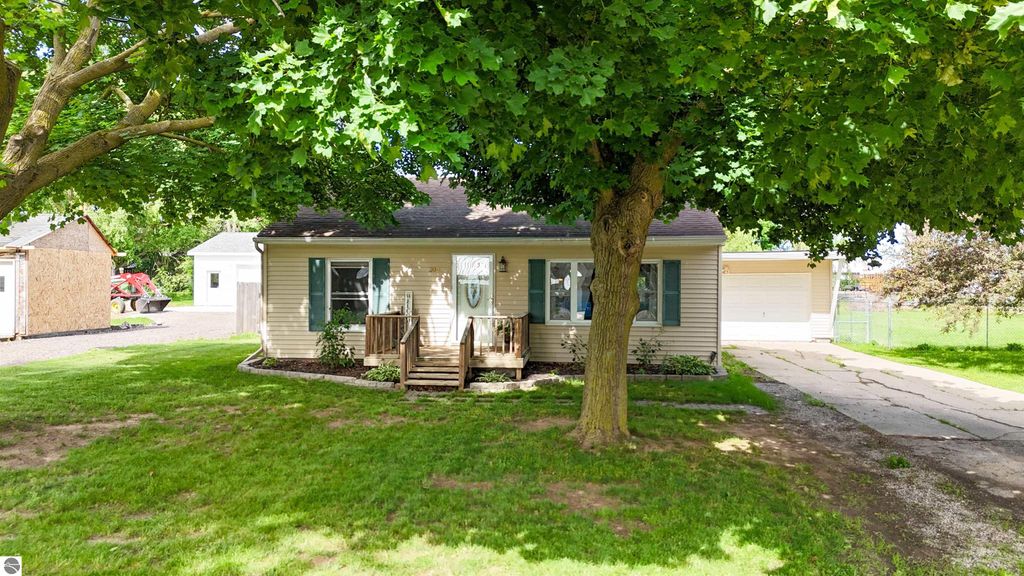 Image 1 of property listing at 309 N 2nd Street, Shepherd, MI 48883