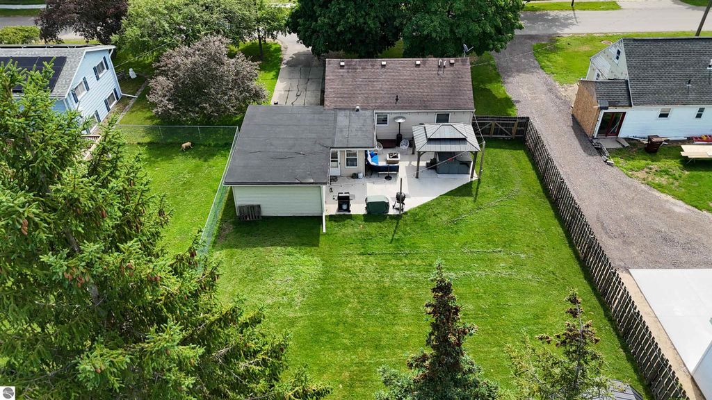 Image 16 of property listing at 309 N 2nd Street, Shepherd, MI 48883