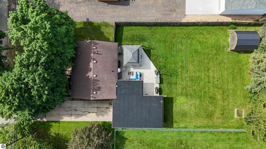 Image 3 of property listing at 309 N 2nd Street, Shepherd, MI 48883