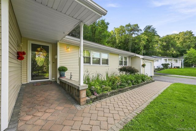 14 Pond Hill Avenue, Warwick, NY 10990