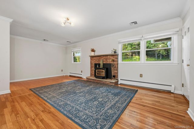 14 Pond Hill Avenue, Warwick, NY 10990
