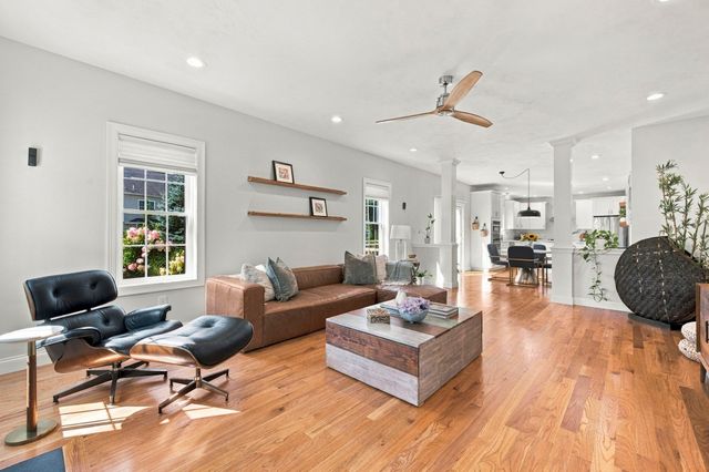 2 Edward Dr, Littleton, MA 01460