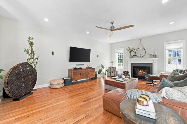 2 Edward Dr, Littleton, MA 01460
