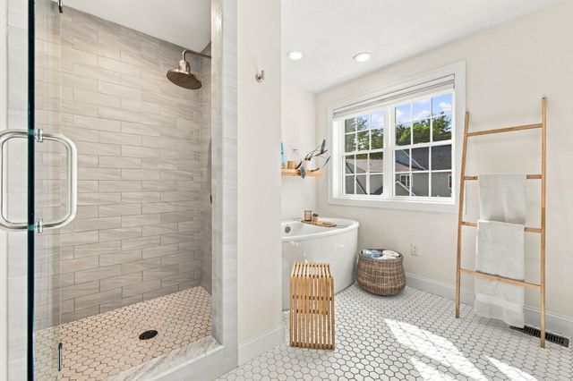 2 Edward Dr, Littleton, MA 01460