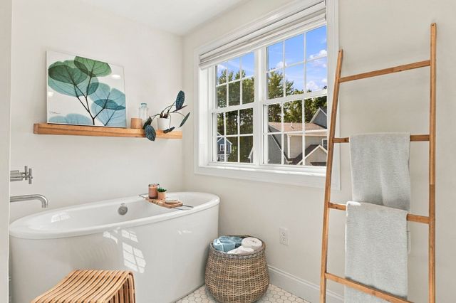 2 Edward Dr, Littleton, MA 01460