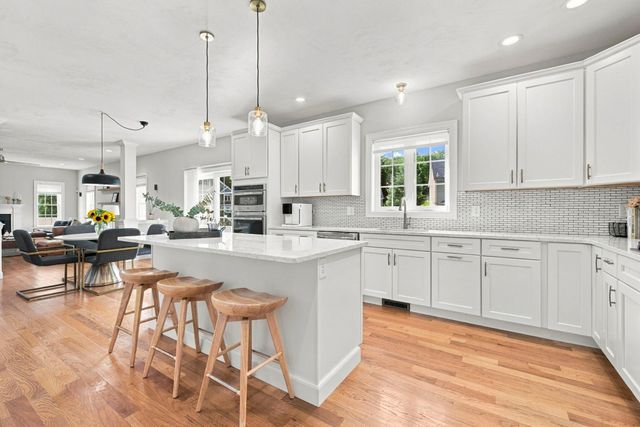 2 Edward Dr, Littleton, MA 01460