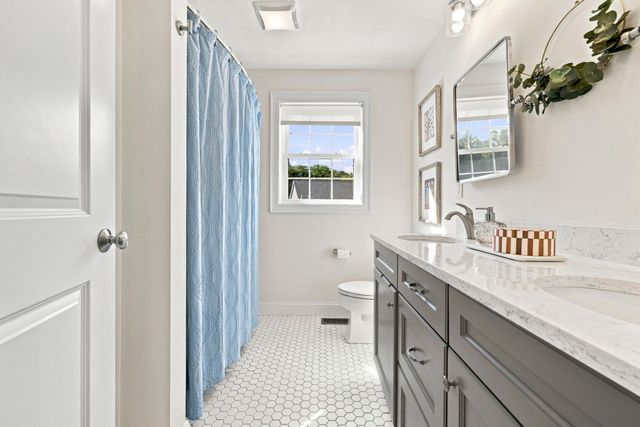 2 Edward Dr, Littleton, MA 01460