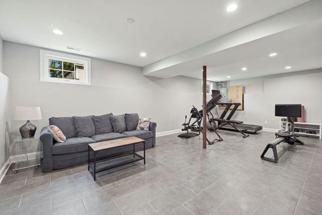 2 Edward Dr, Littleton, MA 01460