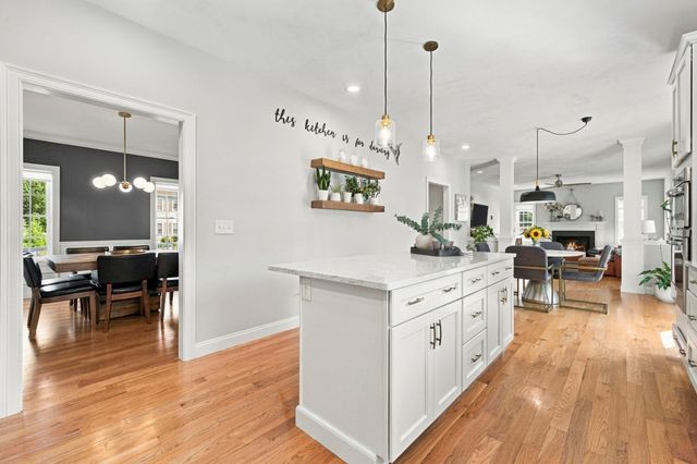 2 Edward Dr, Littleton, MA 01460