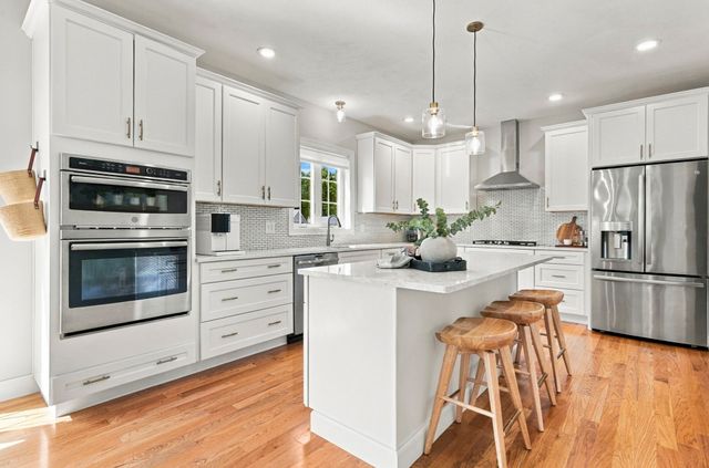 2 Edward Dr, Littleton, MA 01460