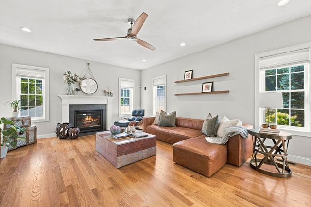 2 Edward Dr, Littleton, MA 01460