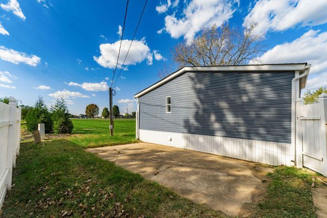 2185 Maureen Boulevard S, Obetz, OH 43207