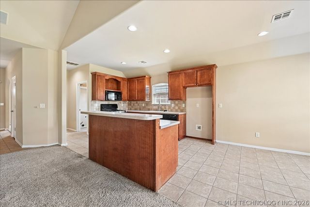 2102 W H. Street, Jenks, OK 74037