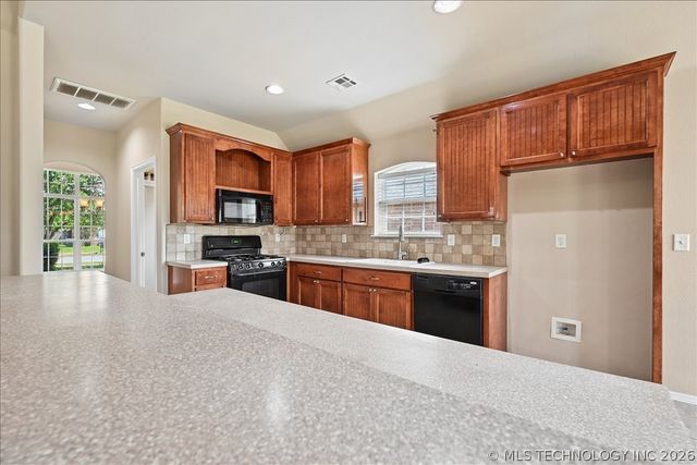 2102 W H. Street, Jenks, OK 74037