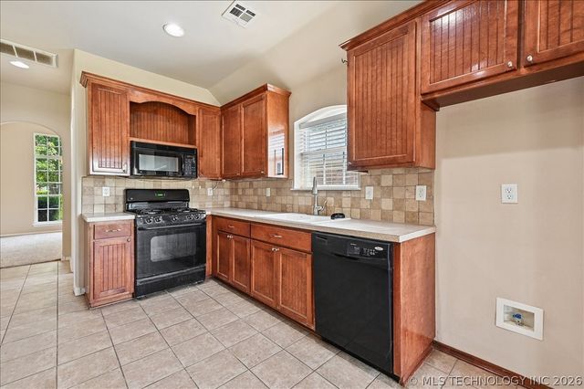 2102 W H. Street, Jenks, OK 74037