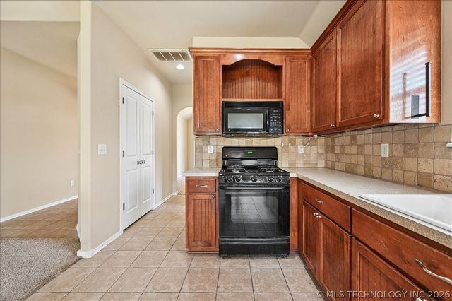 2102 W H. Street, Jenks, OK 74037